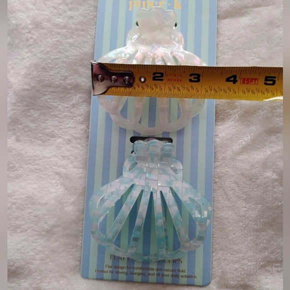 piper.k • SET OF 2 LARGE Sea Shell Hair Claw Clips - Iridescent White & Blue 🆕 - Picture 5 of 6